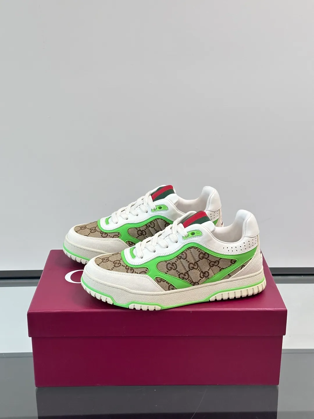 Men's Men's Shoes 💰480 [New Style] 🦨🦨Gucci 𝐆𝐮𝐜𝐜𝐢 𝐑𝐞-𝐖𝐞𝐛 As a sneaker created by Sabato De Sarno for Gucci, the Re-Web series reinterprets the brand's classic stripes, with bold and unique details to set off a modern silhouette design. These shoes are crafted from white leather. This new sneaker is ingeniously decorated with many of the brand's classic details, and is equipped with a bright red and green webbing tongue, which will make people fall in love at first sight. White leather has been specially treated to be soft and shiny, with an embossed grained texture. Script Gucci logo and Interlocking G web label with Interlocking G and script Gucci logo. Rubber outsole with Interlocking G detail eyelets. Web tongue. Size: Female 35-40 (Female 41, 42 customized). Male 38-44 (45, 46 customized)